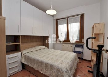 Camera da letto - Trilocale via Milite Ignoto, 7, Cuorgnè - foto 5