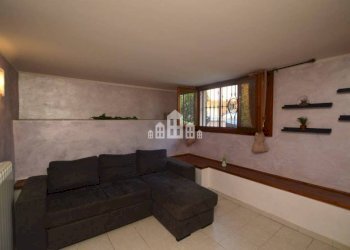 Salone - Three-room apartment Località costosa, 6, Cuorgnè - photo 12