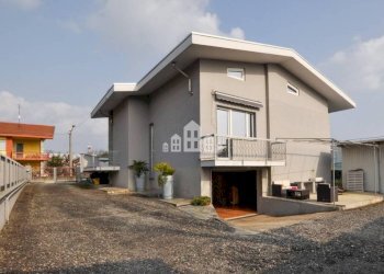 Facciata - Villa via Cerrano, 6, Rivarolo Canavese - foto 38