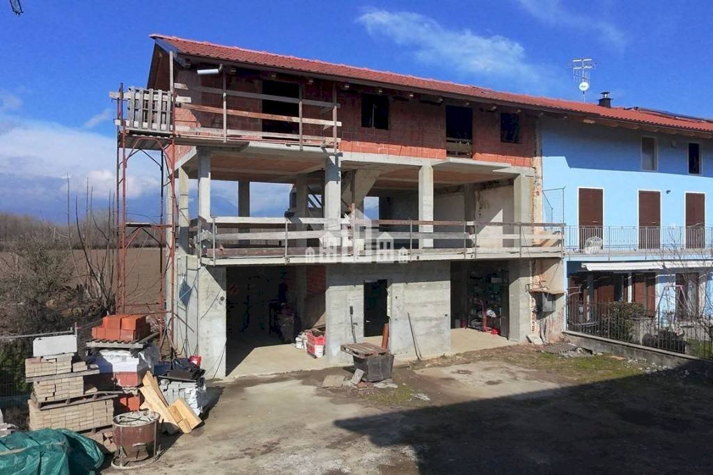 Facciata - Casa indipendente via Fiorana, 91, Strambino - foto 1