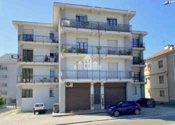 Facciata - Quadrilocale via Carlo Botta, 88, Castellamonte - foto 1