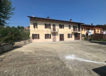 Cortile interno - Rustico Frazione Gorzano, 95, San Damiano d'Asti - foto 12