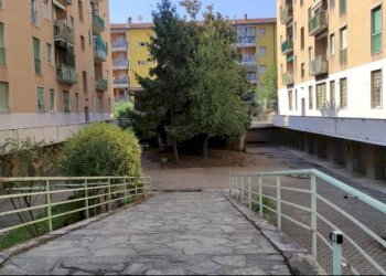 Cortile interno - Box via Antonio Gazzoletti, Milano (zona Quarto Oggiaro) - foto 6