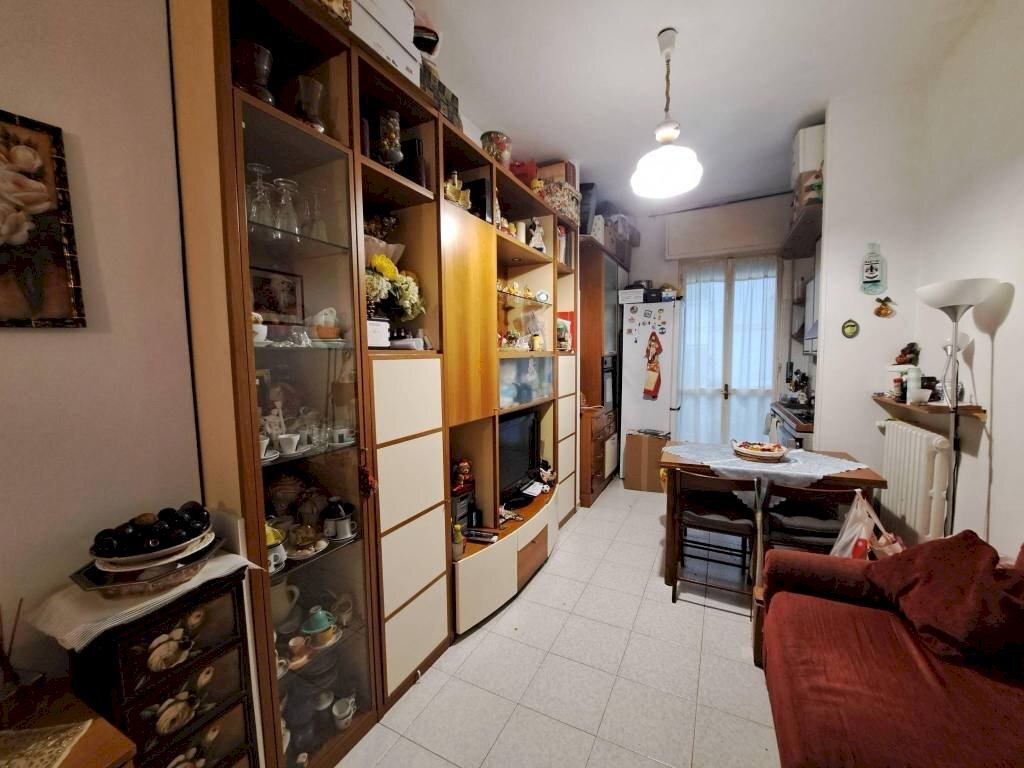 Soggiorno - Bilocale via Antonio Aldini, 16, Milano (zona Quarto Oggiaro) - foto 2
