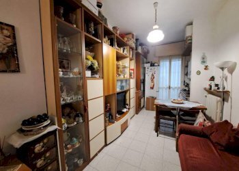 Soggiorno - Bilocale via Antonio Aldini, 16, Milano (zona Quarto Oggiaro) - foto 2