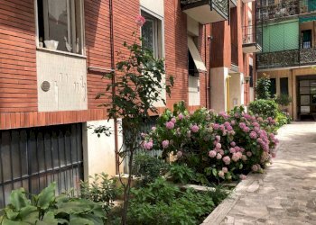 Cortile interno - Bilocale via Antonio Aldini, 16, Milano (zona Quarto Oggiaro) - foto 17