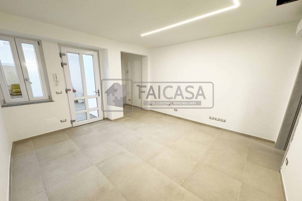 Soggiorno - Bilocale via Abate Pietro Chanoux, 12/17, Torino (zona Pozzo Strada) - foto 3