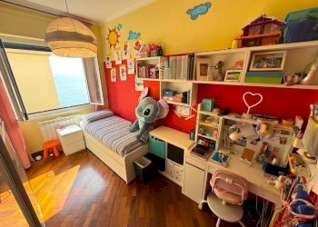 Camera da letto - Trilocale via Tancredi Marchisio, 11, frazione Quinto Al Mare, Genova - foto 13