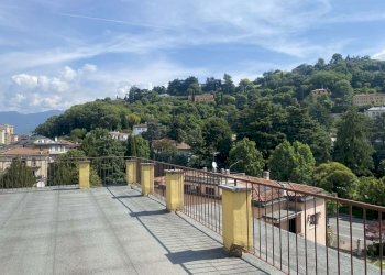 TERRAZZA A TETTO - Trilocale Brescia - foto 3