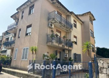 Facciata - Appartamento via Provinciale Teverola Casaluce, Casaluce - foto 2