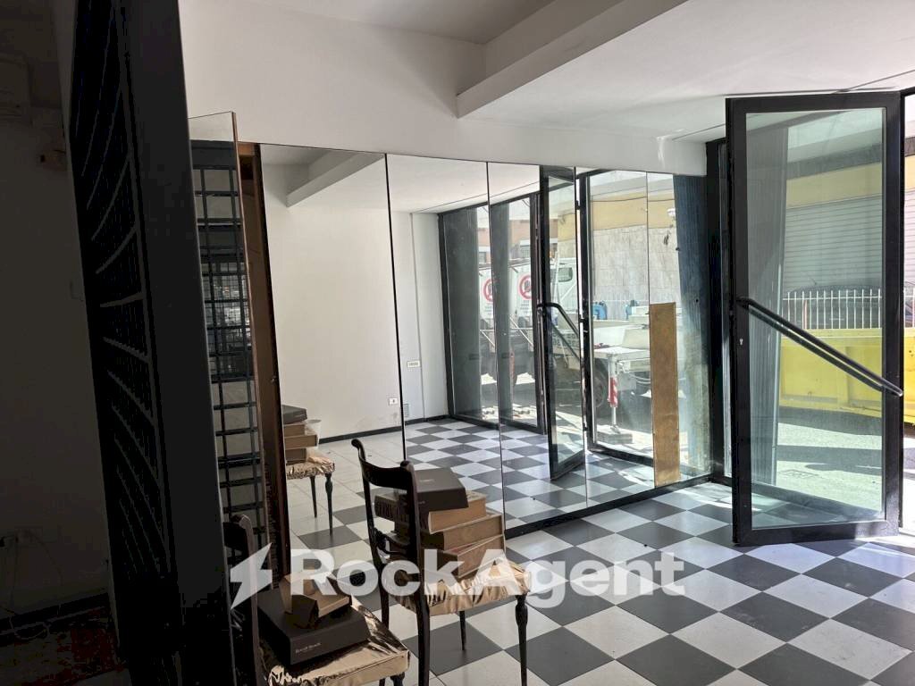 Interno palazzo - Shop via Benedetto Croce, 172, Pescara - photo 1