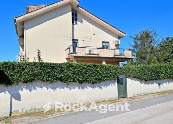 Facciata - Villa via del Colle, 22, Aprilia - foto 6