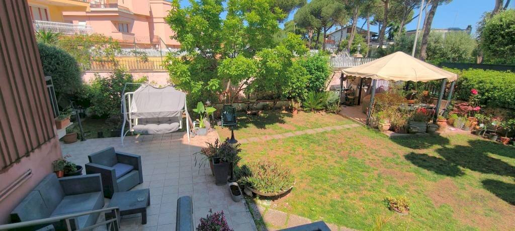 Giardino - Appartamento via Gravina di Puglia, Roma - foto 2