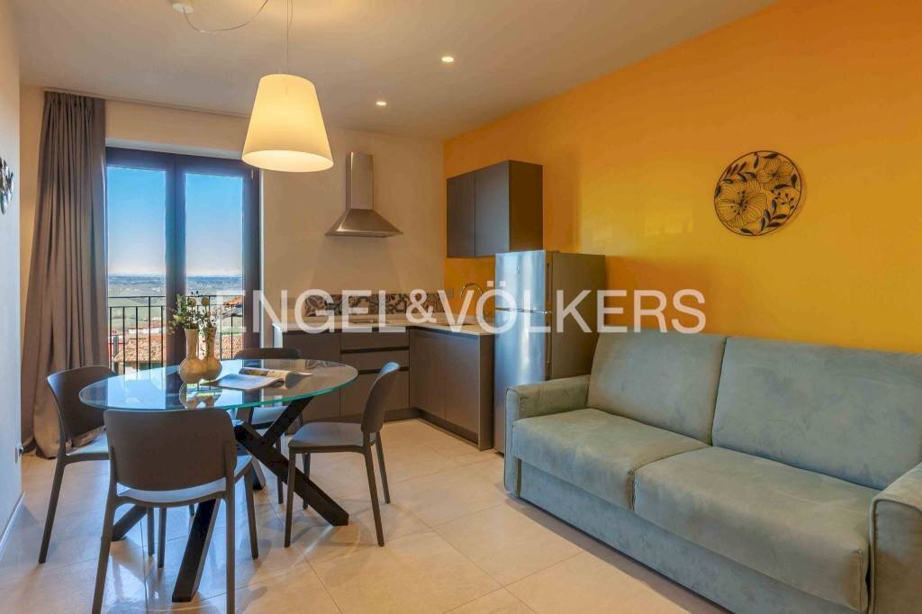 Salone - Appartamento via Vittorio Alfieri, Castiglione Falletto - foto 1