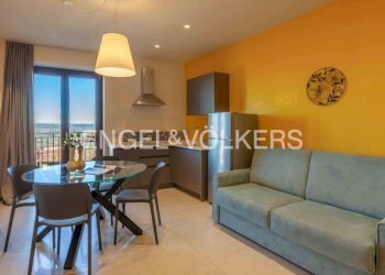 Salone - Appartamento via Vittorio Alfieri, Castiglione Falletto - foto 1