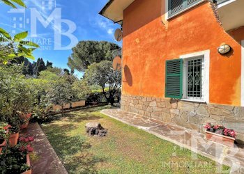 GIARDINO DI INGRESSO.jpg - Four-room apartment Via Romagneno 64, Recco - photo 3