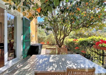 GIARDINO ATTREZZATO ANTISTANTE.jpg - Four-room apartment Via Romagneno 64, Recco - photo 21