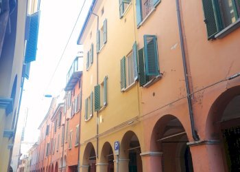 One-room apartment via Broccaindosso, 63, Bologna (neighborhood Centro Storico) - photo 1