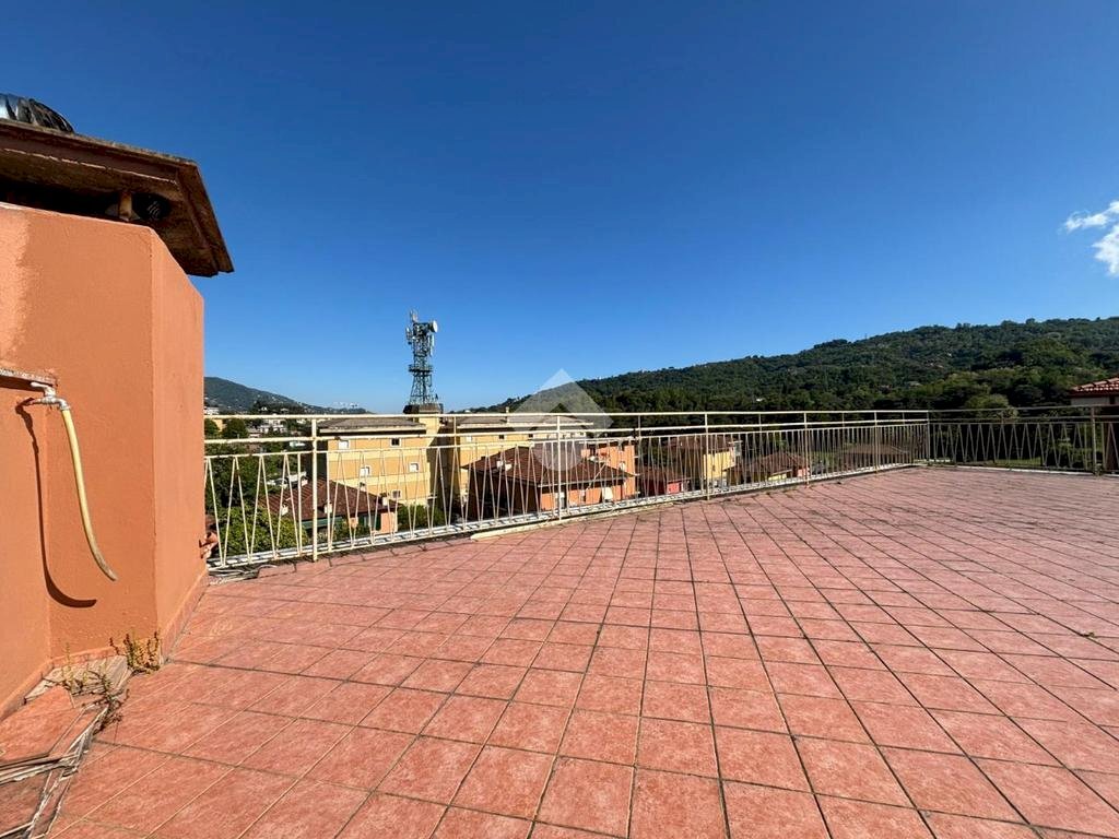Three-room apartment Via Pineta, Rapallo - photo 1