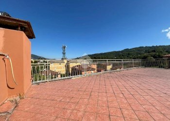 Three-room apartment Via Pineta, Rapallo - photo 1