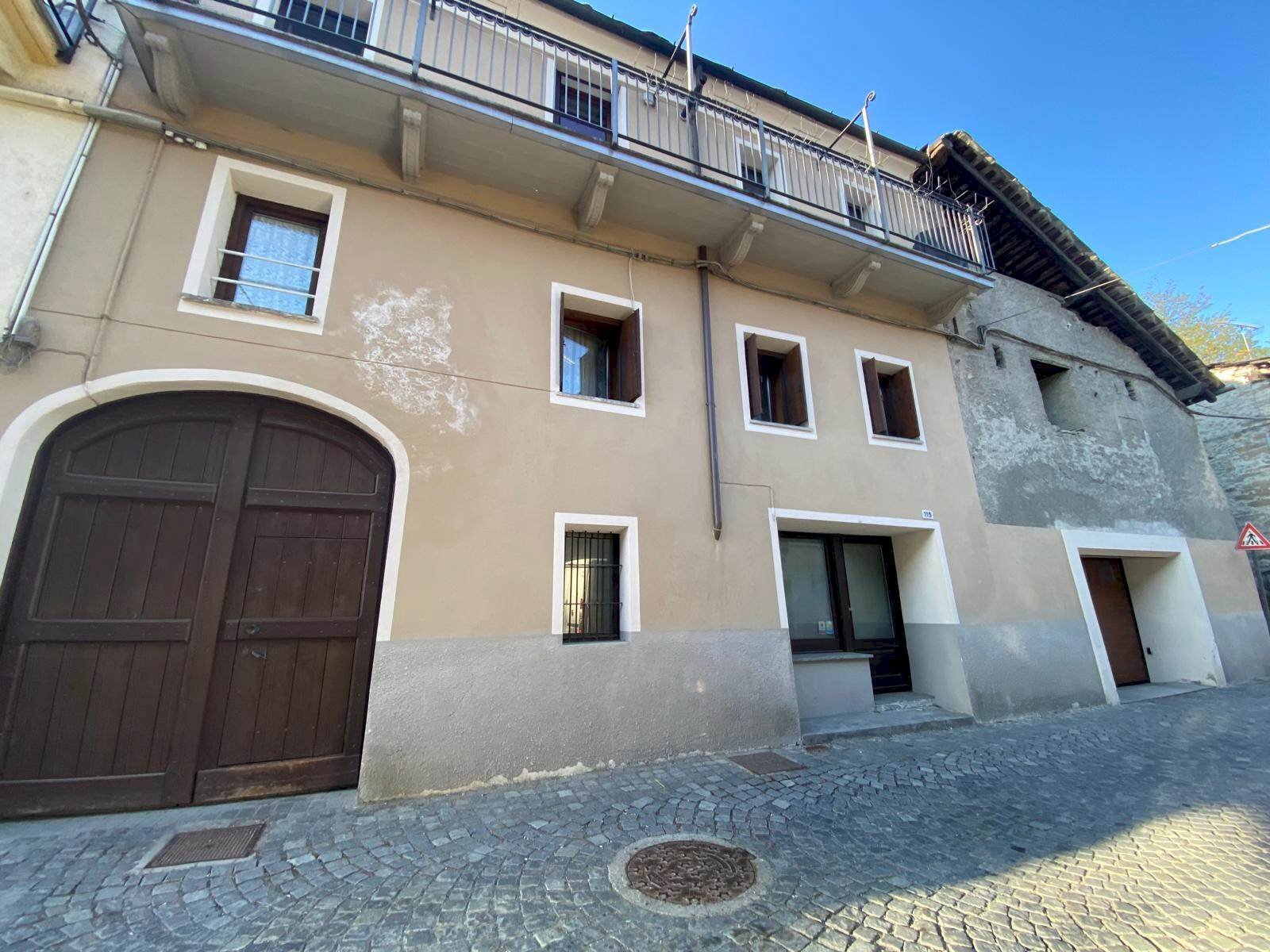 Three-room apartment Via Roma 111, Quart - photo 1