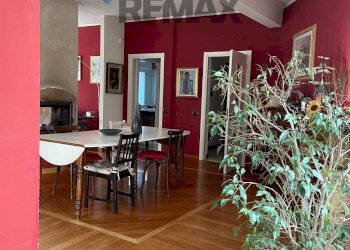 Stabile - Palazzo via vittorio veneto, 91 
 Arona, Arona - foto 6