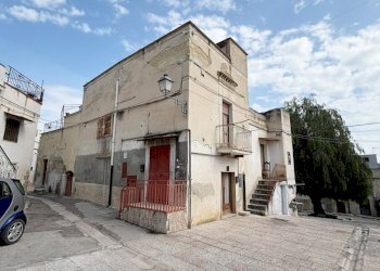 Foto 1 - Casa indipendente Piazza Tarpea, Canosa di Puglia - foto 1