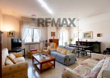 Sala da pranzo - Quadrilocale Via Giovanni Amendola
 
145, Bari - foto 4