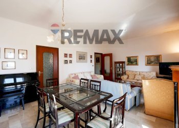 Sala da pranzo - Quadrilocale Via Giovanni Amendola
 
145, Bari - foto 5