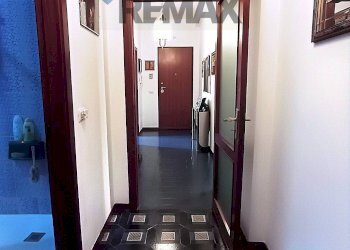 Hall / corridoio - Three-room apartment Via Alassio
 
4, Modugno - photo 13