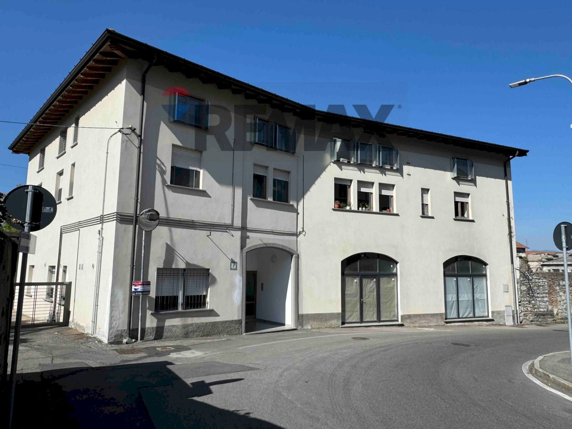 Edificio all\'aperto - Appartamento via Cimone
 
9, Varese - foto 1