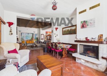 Soggiorno - Casa indipendente frazione Ronchi
 
92, Mornico Losana - foto 33