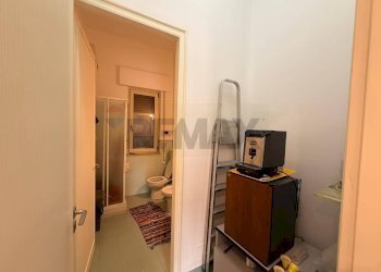 Antibagno/Bagno - Apartment Via Massimo D'azeglio
 
27/b, Palermo - photo 10