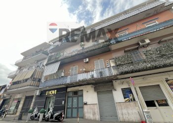 Edificio all\'aperto - Trilocale Via Regina Margherita
 
72, Napoli - foto 1