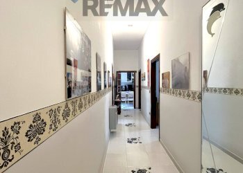 Hall / corridoio - Trilocale Via Regina Margherita
 
72, Napoli - foto 6