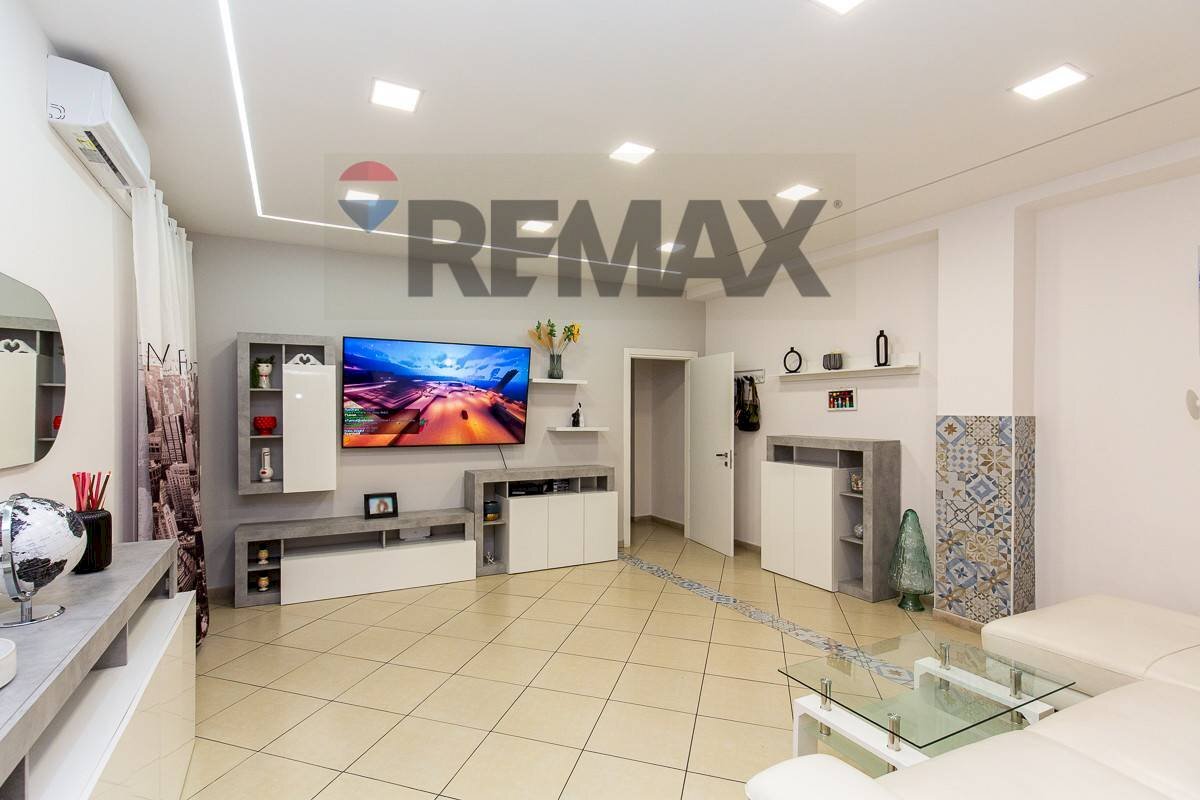 Soggiorno - Three-room apartment Salvatore Carnevale
 
35, Belpasso - photo 1