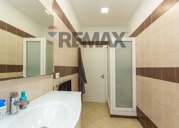 Bagno - Three-room apartment Salvatore Carnevale
 
35, Belpasso - photo 24