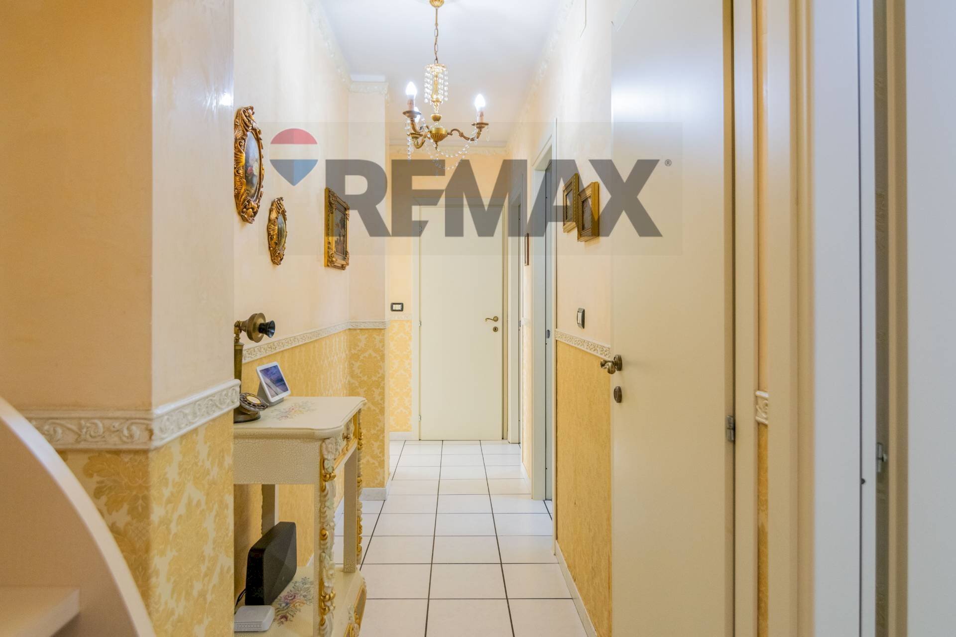 Hall / corridoio - Four-room apartment corso san vito
 
174, Mascalucia - photo 2