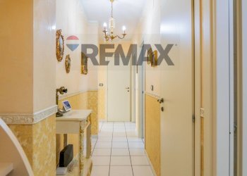 Hall / corridoio - Four-room apartment corso san vito
 
174, Mascalucia - photo 2