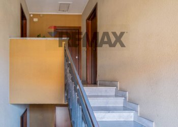 Scale - Four-room apartment corso san vito
 
174, Mascalucia - photo 23