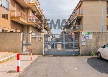 Edificio all\'aperto - Four-room apartment corso san vito
 
174, Mascalucia - photo 28