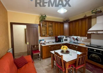 Sala da pranzo - Three-room apartment Via Giosuè Carducci
 
21, Piazza Armerina - photo 2