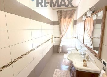 Bagno - Three-room apartment Via Giosuè Carducci
 
21, Piazza Armerina - photo 15
