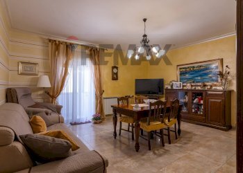 Sala da pranzo - Three-room apartment Via Giosuè Carducci
 
21, Piazza Armerina - photo 5