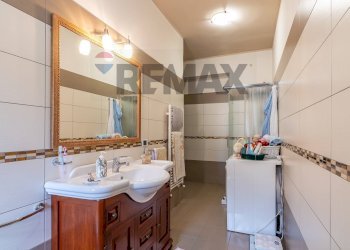 Bagno - Three-room apartment Via Giosuè Carducci
 
21, Piazza Armerina - photo 12