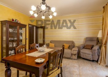 Sala da pranzo - Three-room apartment Via Giosuè Carducci
 
21, Piazza Armerina - photo 24