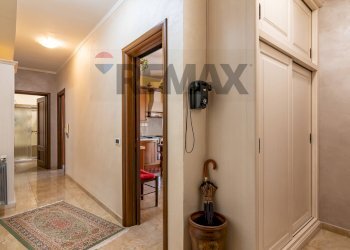Hall / corridoio - Three-room apartment Via Giosuè Carducci
 
21, Piazza Armerina - photo 28