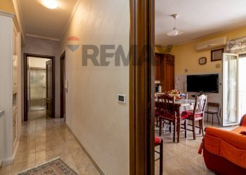 Hall / corridoio - Three-room apartment Via Giosuè Carducci
 
21, Piazza Armerina - photo 30