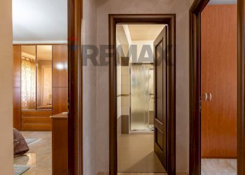 Hall / corridoio - Three-room apartment Via Giosuè Carducci
 
21, Piazza Armerina - photo 35