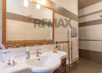Bagno - Three-room apartment Via Giosuè Carducci
 
21, Piazza Armerina - photo 39